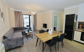Miku Apartment - Captivating 3 Bedroom At Olympic Residence